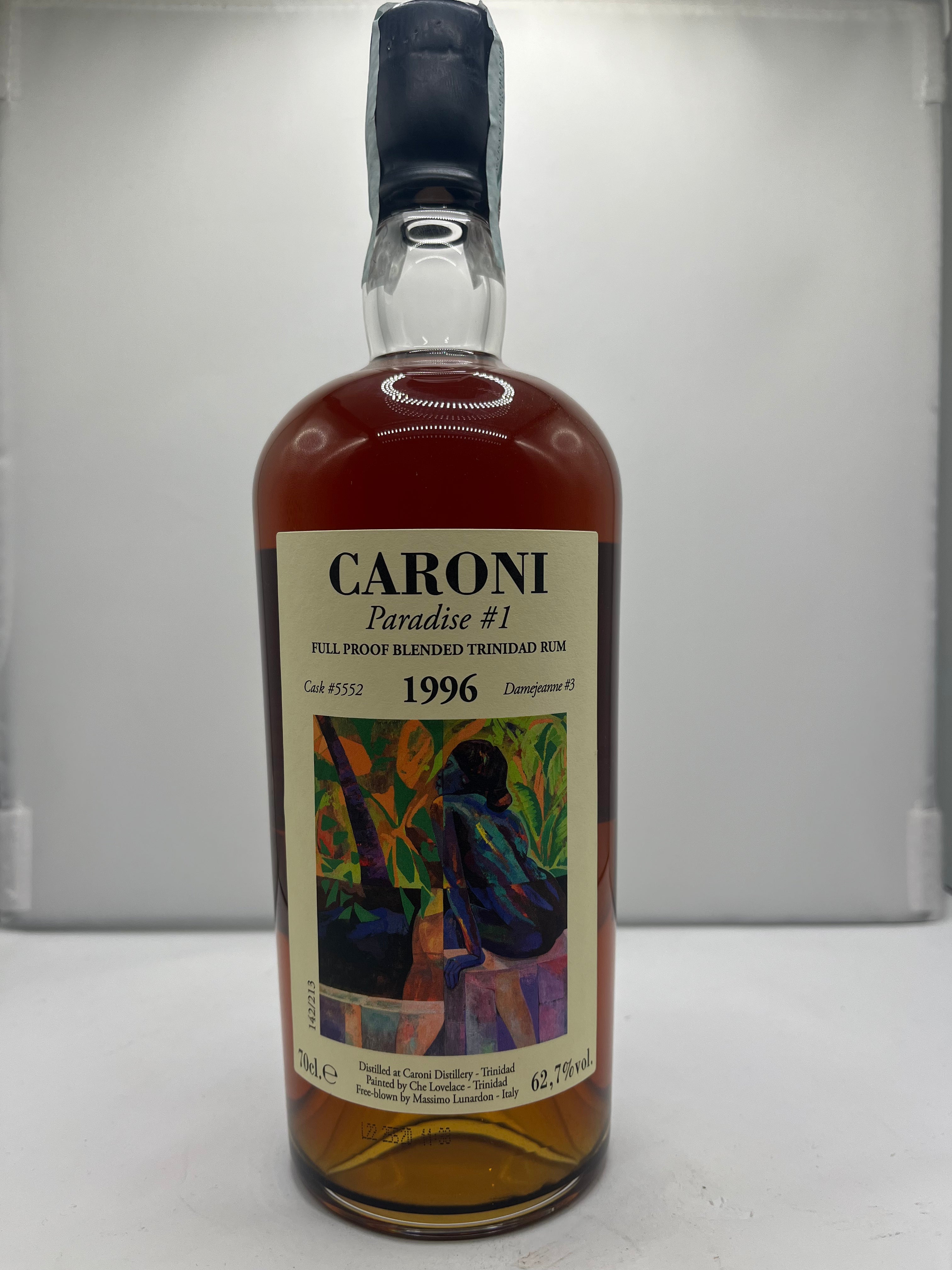 Caroni Paradise #1 1996
Un distillato che incarna la leggenda. Caroni Paradise #1 1996 è una bottiglia che appartiene a un mondo a sé: un rum nato in una distilleria ormai scomparsa, chiusa per sempre, e oggi celebrata come un mito assoluto dai collezion