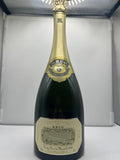 Krug Clos du Mesnil 1990 – 0,75L

Un’icona assoluta dello Champagne. Krug Clos du Mesnil 1990 nasce da un unico vigneto murato (“clos”) nel cuore di Mesnil-sur-Oger, coltivato interamente a Chardonnay. Un’annata leggendaria, considerata una delle più stra